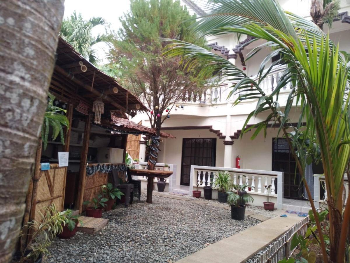 Tresha Lance Apartelle Aparthotel Boracay Island Exterior foto
